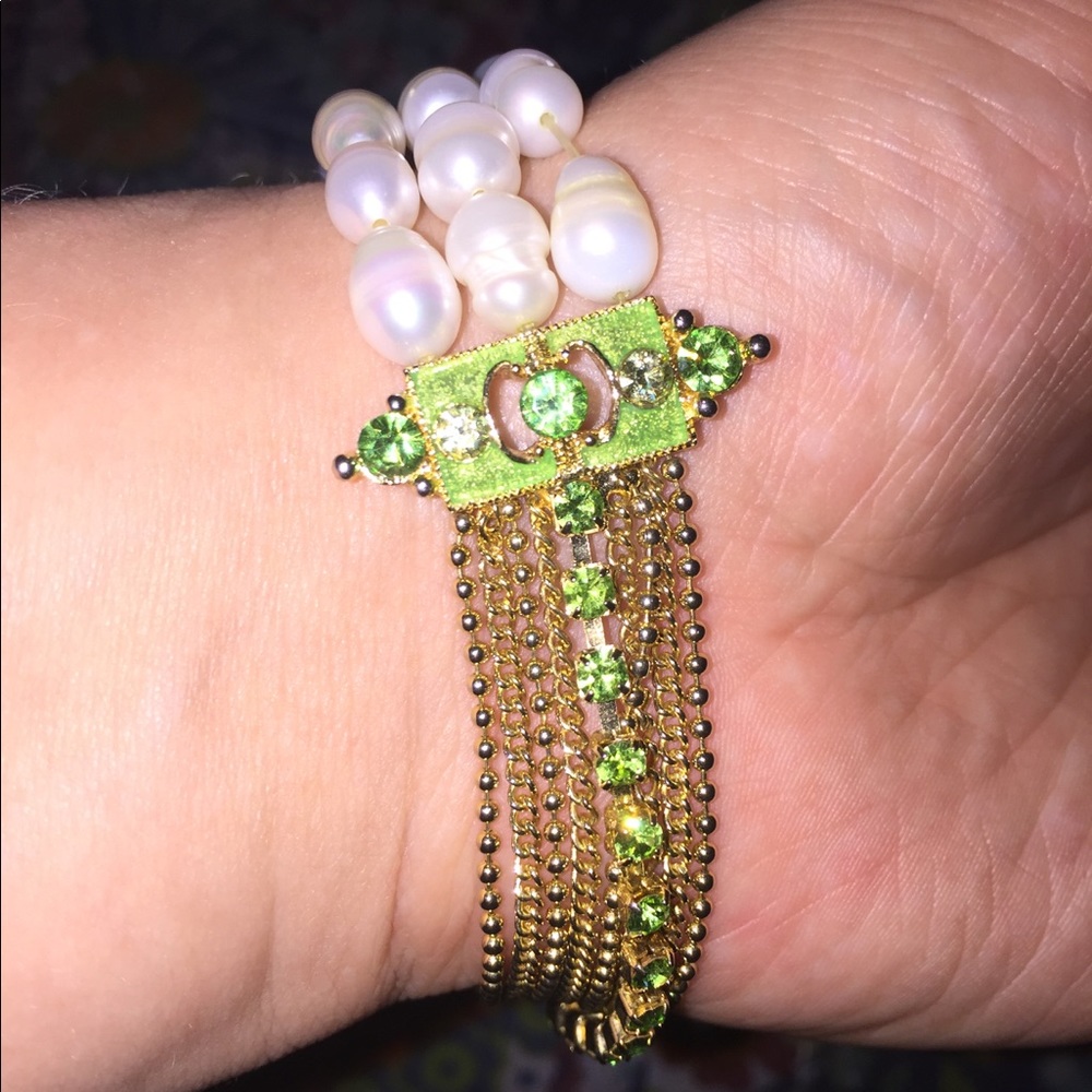 Faux Pearl and Green Gemstone Bracelet - Picture 2 of 4